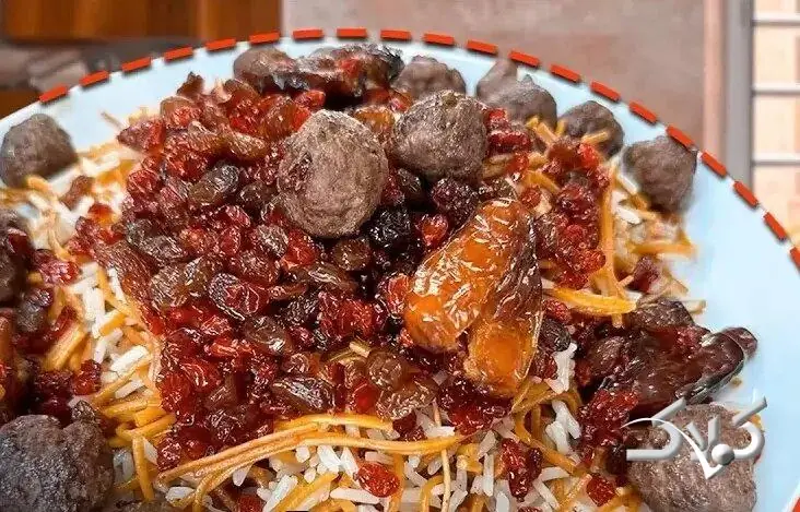 رشته پلو غذایی ساده و نوستالژیک است که با ماست و خیار خنک خیلی میچسبد - مجله اینترنتی کولاک
