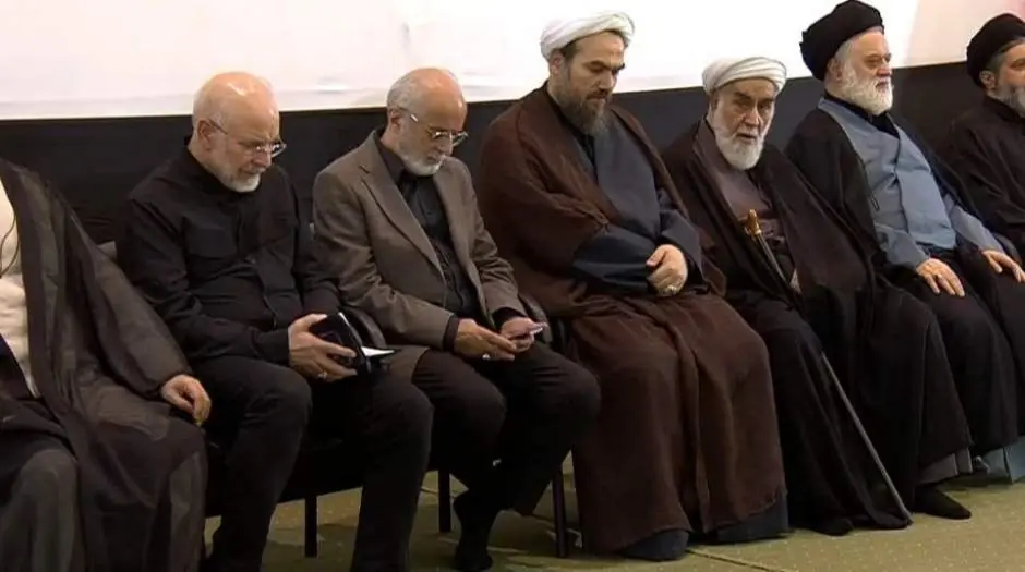 تصویری از خانواده رهبر شهید در کنار روسای قوا - مردم سالاری آنلاین