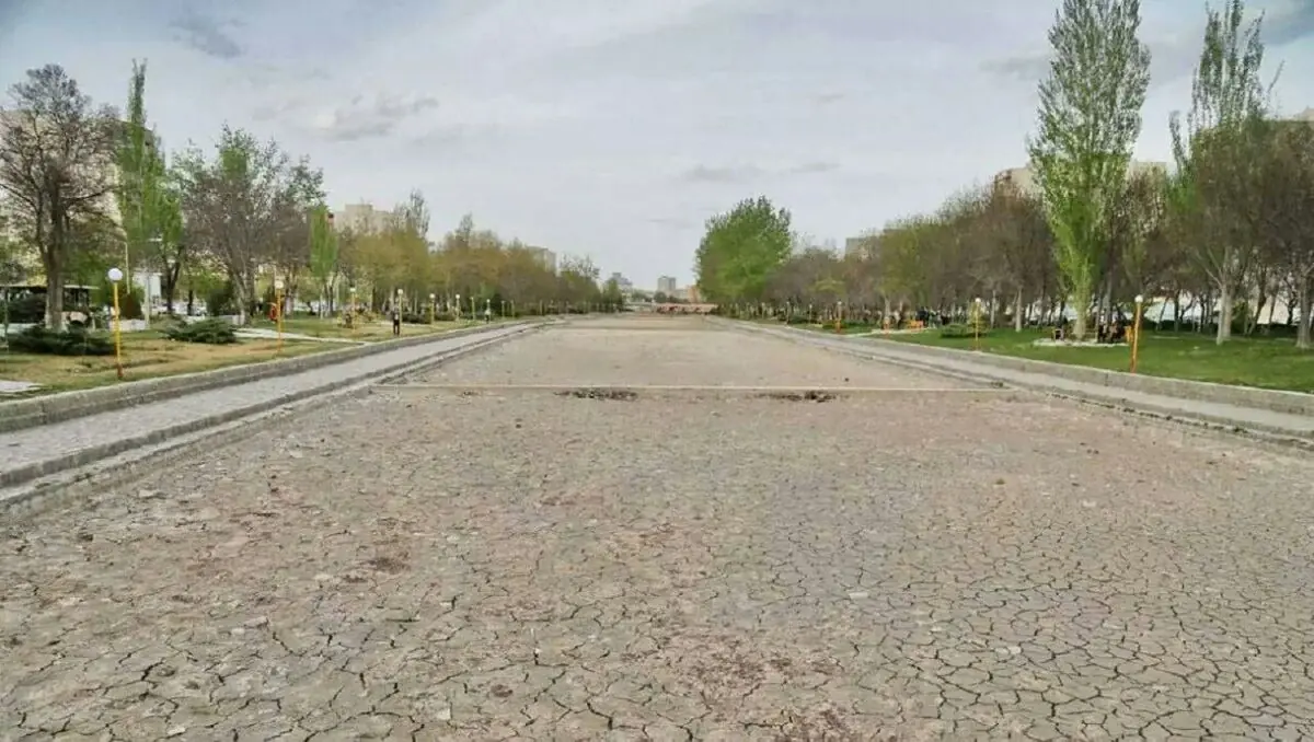 منتقدان : بتنریزی، ردپای تاریخ را در رودخانه بالیقلوچای تهدید میکند/ استاد دانشگاه: اول بتن را روی رودخانه ریختند، بعد دنبال نظر کارشناسی گشتند ! + فیلم