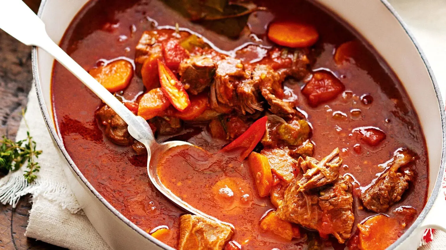 طرز تهیه خوراک راگو با مرغ برای ۴ نفر