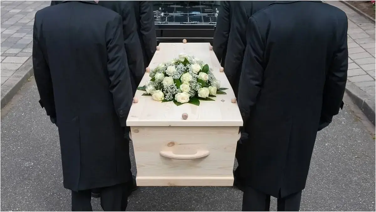 مرد انگلیسی ۳ سال با جسد مادرش زندگی کرد