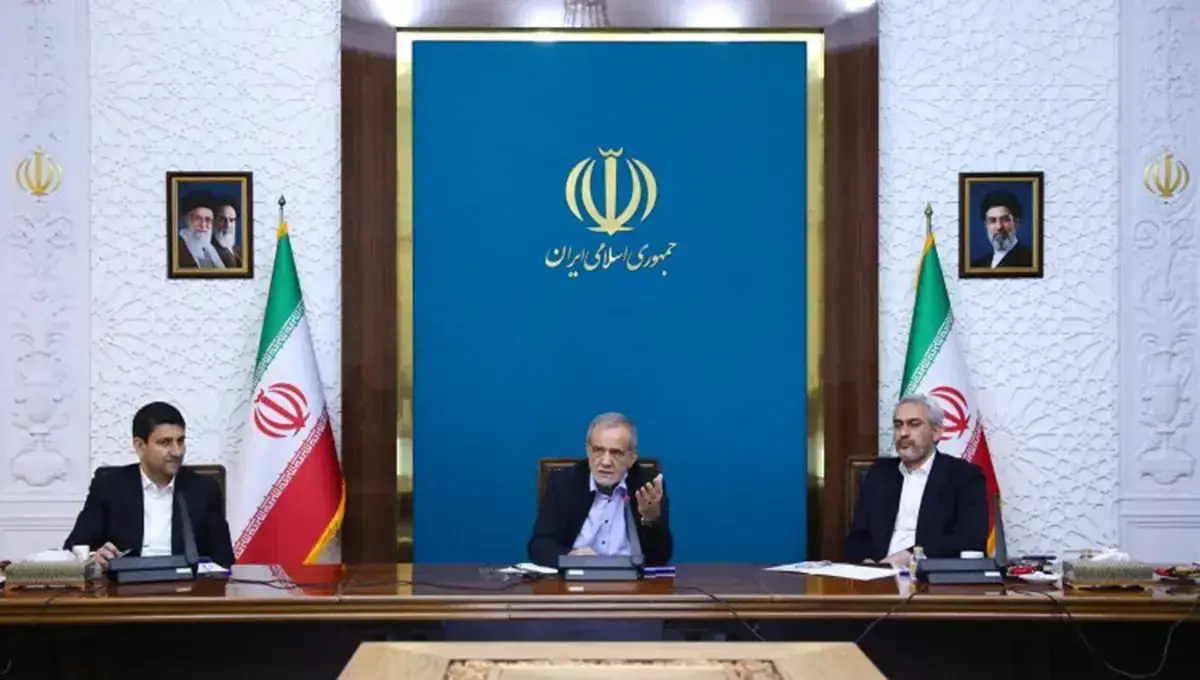 پزشکیان: ارائه هرگونه خدمت در کشور به کد پستی و کد ملی مشروط میشود