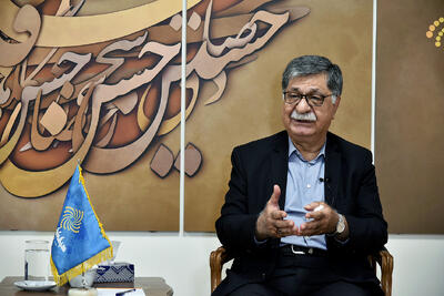 دکتر فرقانی: استقلال و آزادی، پیششرط شکلگیری «روزنامهنگاری ایرانی» است/ «روزنامهنگاری ایرانی» باید از فرهنگ و تمدن خود بهره بگیرد، نه اینکه اصول حرفهای را کنار بگذارد / ارزشهای بومی میتوانند به ارزشهای جهانی رنگ و بوی تازهای ببخشند