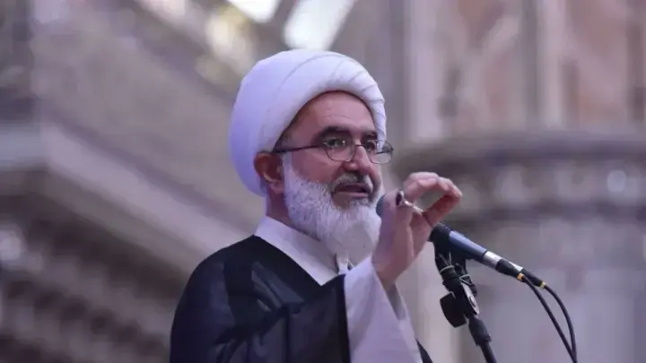 حجتالاسلام حاجعلیاکبری: رهبر شهید، پرچم مقاومت را از دست امام راحل گرفت / اقتصاد کشور را در مسیر اقتصاد مقاومتی قرار داد + فیلم