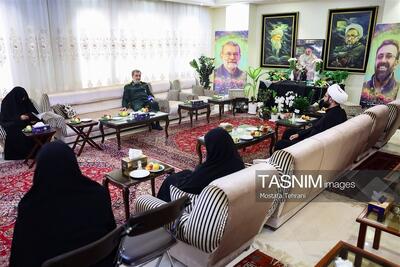 حضور سرلشکر رضایی در منزل شهید لاریجانی