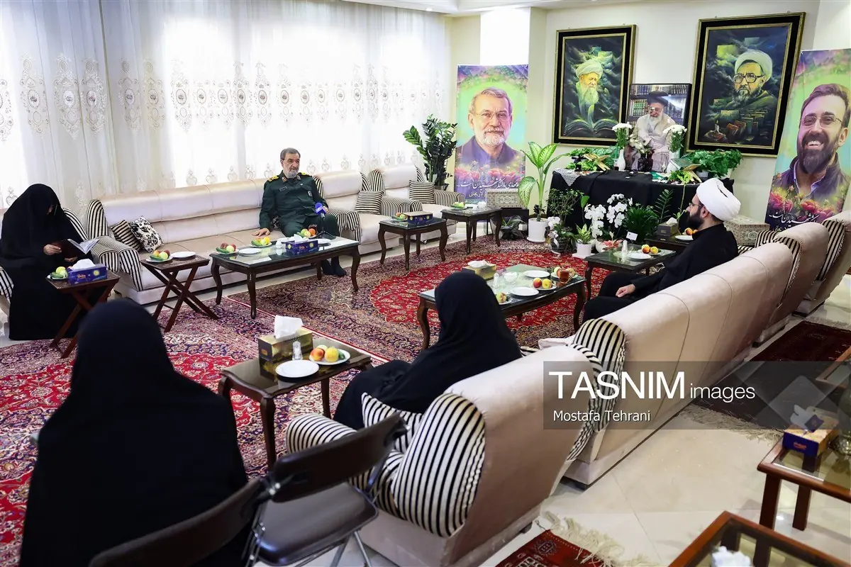 حضور سرلشکر رضایی در منزل شهید لاریجانی