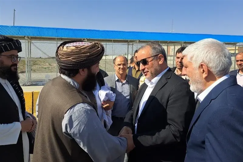 استقبال رسمی والی فراه از استاندار خراسان جنوبی در مرز ماهیرود - تسنیم