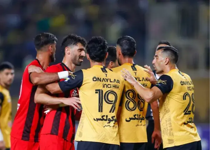 گزارش زنده: سپاهان 0 - تراکتور 0