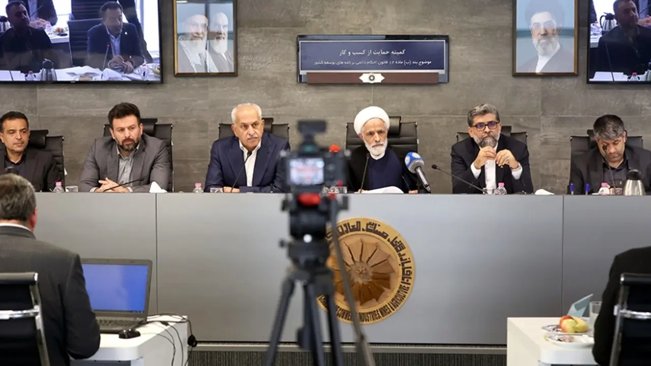 توقف دریافت عوارض ۱۰ درصدی کرایه حمل دریایی تا تصویب فهرست مشمولان در هیات وزیران