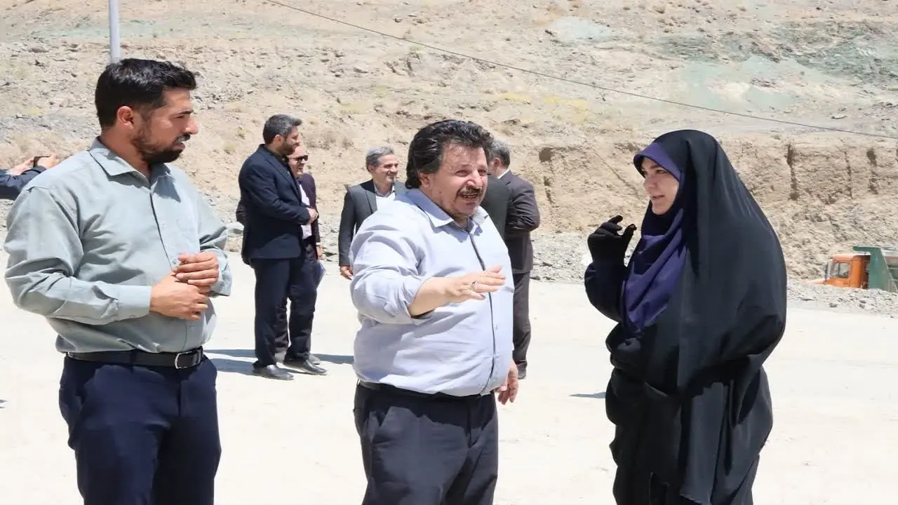 تأکید مدیرکل محیطزیست قم بر رفع فوری آلودگی معدن باریت روستای زیزگان