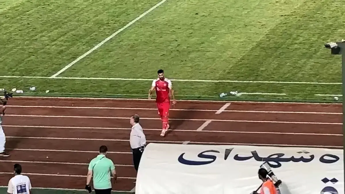 سنگ تمام قرمزها برای کاپیتان؛ تعظیم کنعانی مقابل هواداران پرسپولیس!