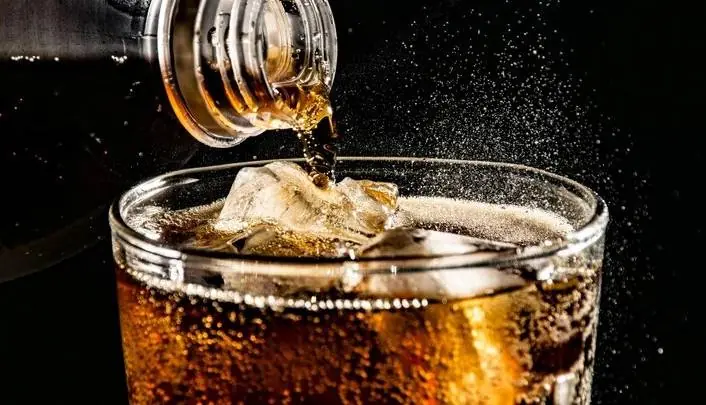 ارتباط مستقیم نوشیدنیهای شیرینشده با شکر با سرطان معده | آخرین خبر