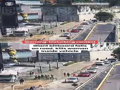  لحظه سقوط مرگبار یک تابلوی تبلیغاتی روی خودروها | آخرین خبر