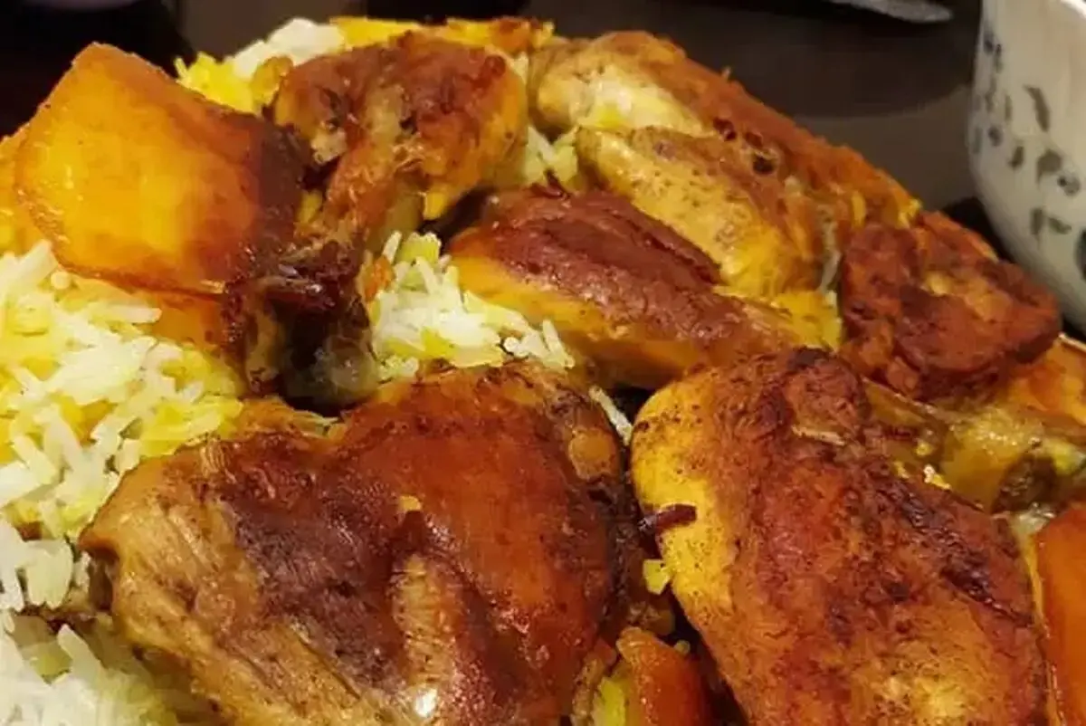 طرز تهیه باسترما پلو با ران مرغ؛ یک غذای اعیانی