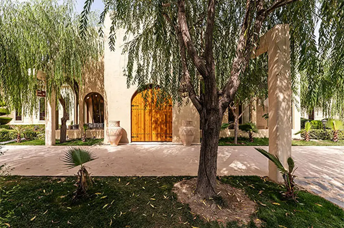 معماری این باغ در تهران شما را از شهر جدا میکند