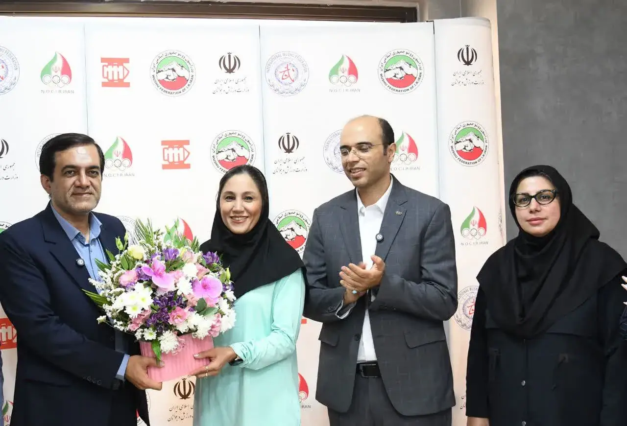  تجلیل سرپرست اداره کل ورزش و جوانان البرز از سرمربی تیم ملی ووشو بانوان