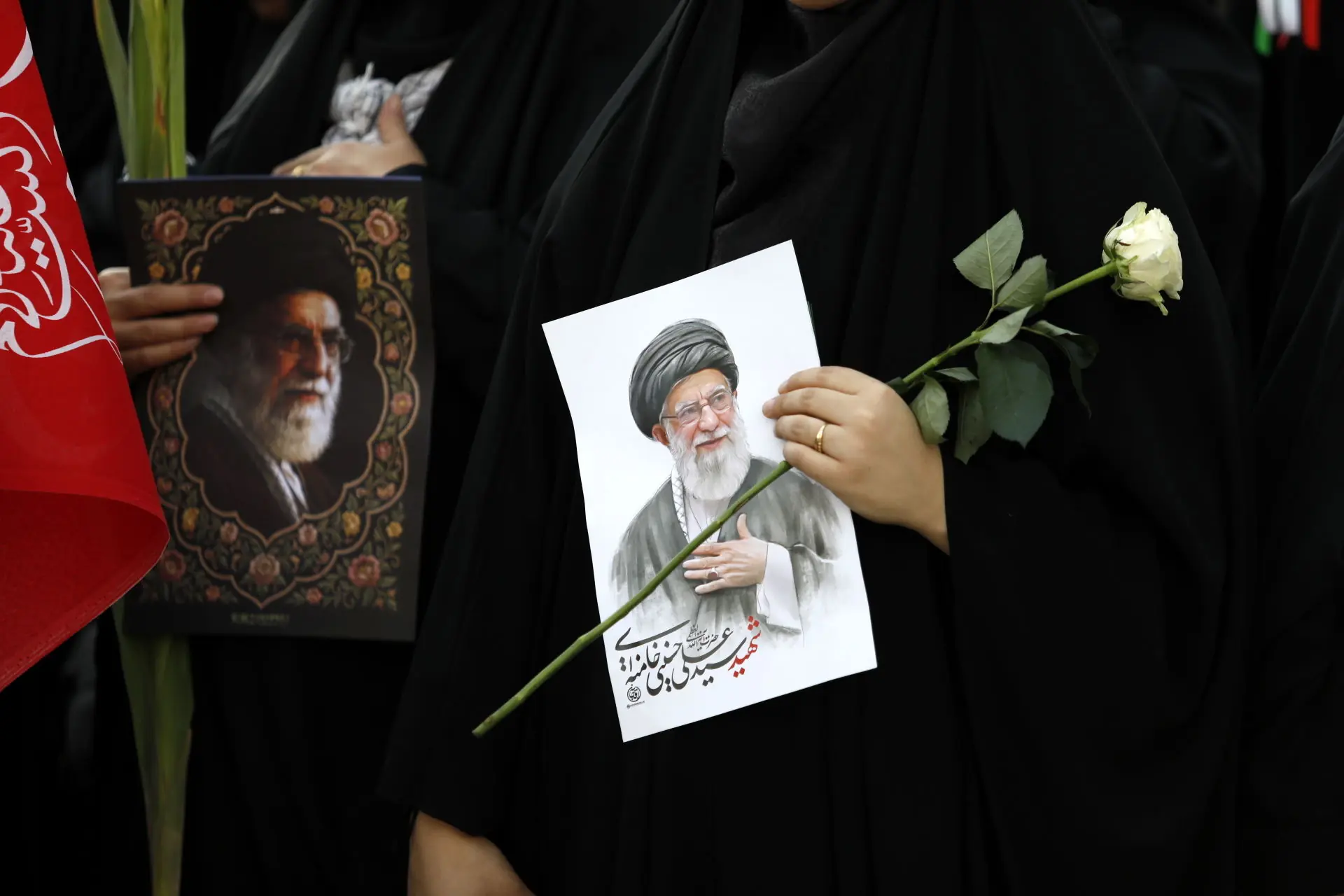 روایت باجناق رهبر شهید از زندگی ساده ایشان و فرزندانشان/ اگر می خواستیم مشکلات مردم را منعکس کنیم بیشتر با آقا مجتبی در میان می گذاشتیم/ آقا گفتند، واقعا به ظاهر اشخاص نمی شود قضاوت کرد.../اولین تصویر از باجناق رهبر شهید انقلاب