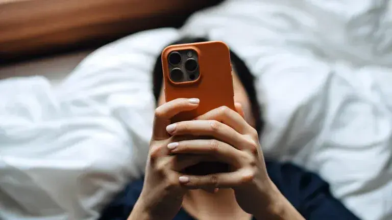 این ترفند ساده بالاخره میتواند به شما کمک کند زمان کمتری با گوشی سپری کنید