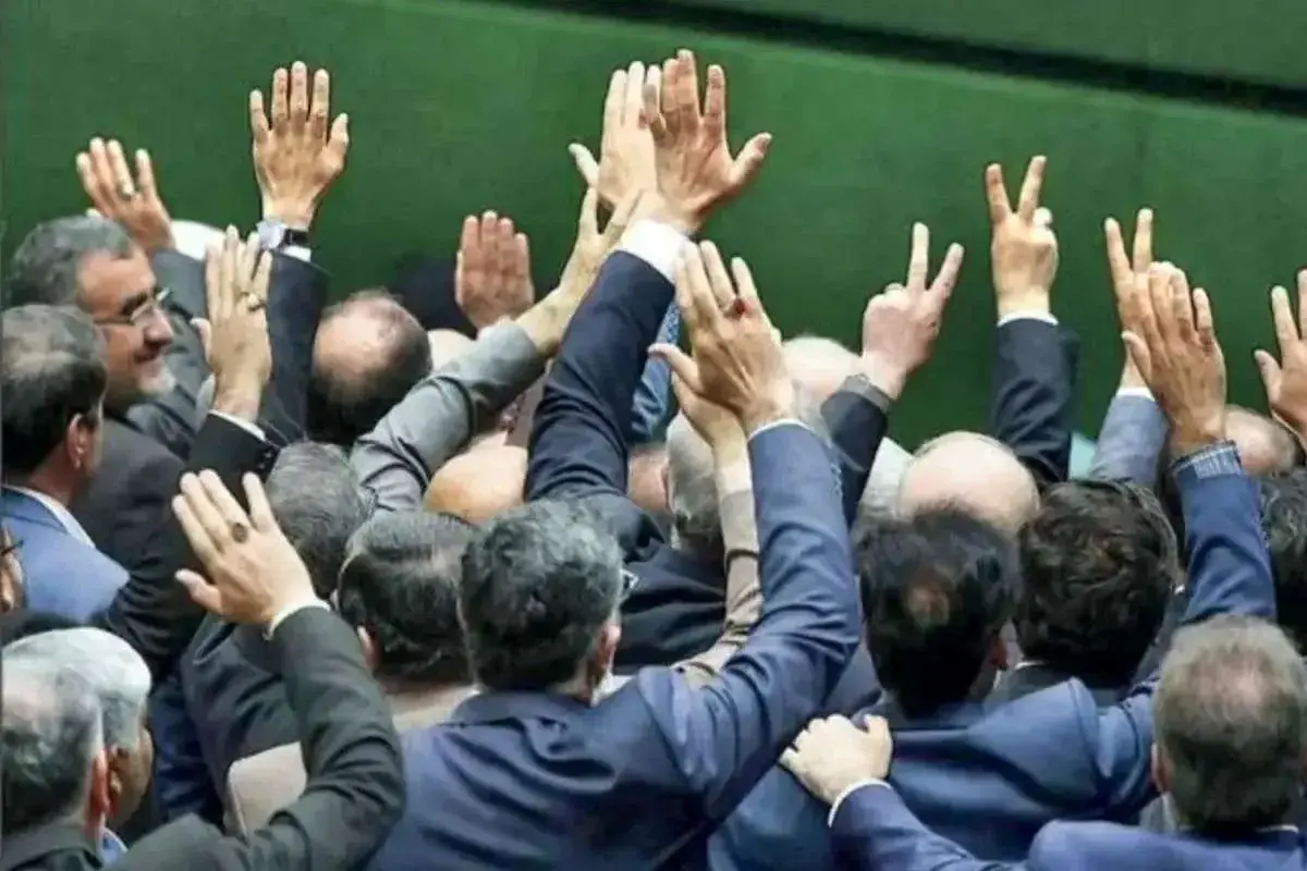 هر که تندتر سخن بگوید، انقلابیتر نیست/شاید دهانش بلندگوی دشمن باشد