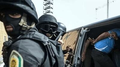  سارقان گردنبند یک میلیاردی با شلیک پلیس زمین‌گیر شدند