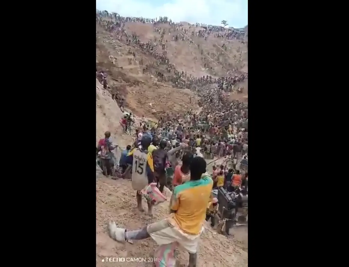 تصاویر هولناک از لحظه ریزش معدن + ویدئو | ۱۰۷ نفر در کامرون جان باختند