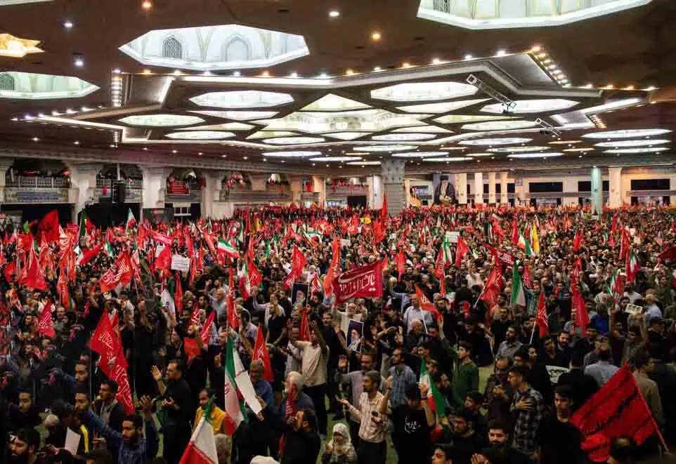  فرزندان شهید سلیمانی و دختر شهید سلامی در مراسم چهلم رهبر شهید | تصاویر