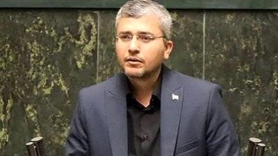 لباس ترامپ هنوز بوی غذای هواپیما میدهد، آنوقت ادعای تصاحب تنگه هرمز را میکند