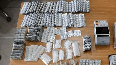 کشف ۸ هزار قرص غیرمجاز از زیرزمین یک منزل در خمینیشهر