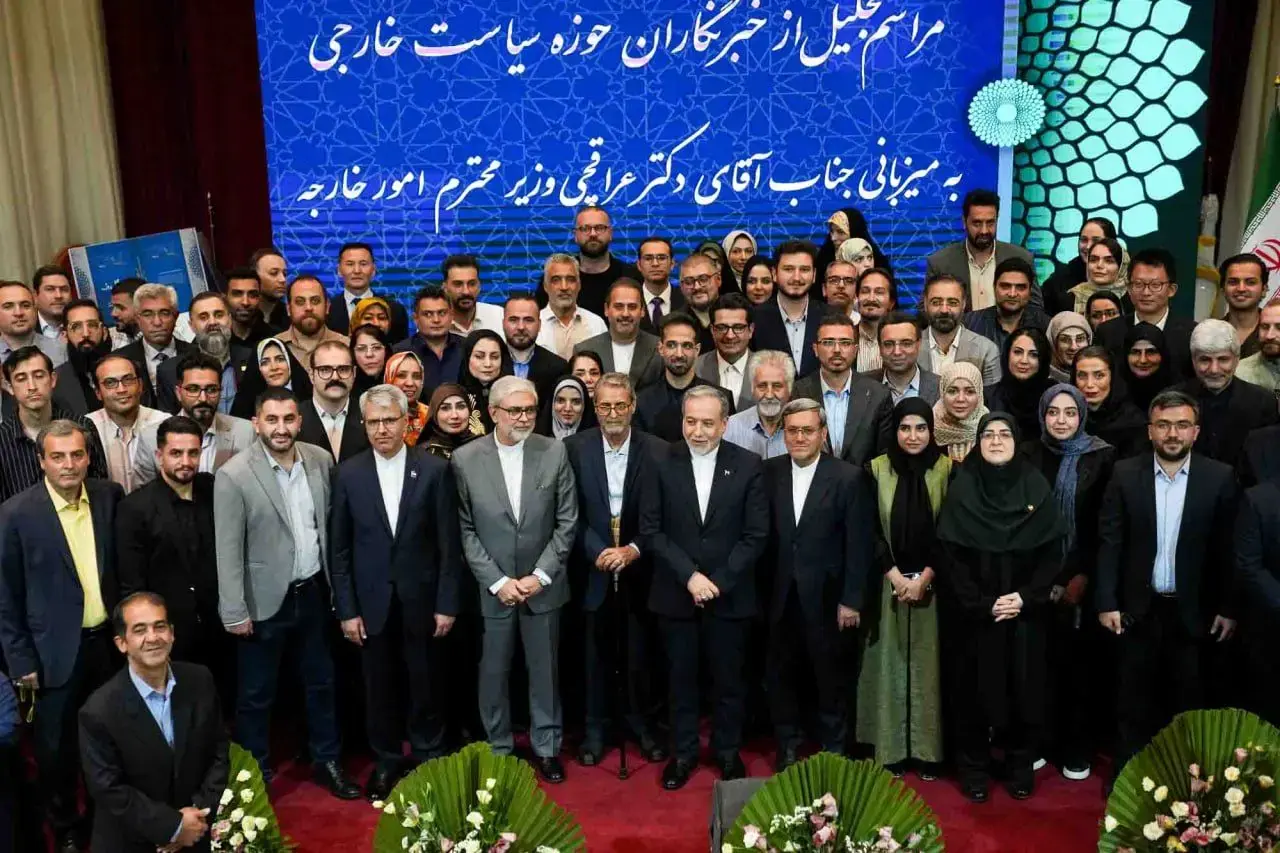 مراسم تجلیل از تلاشهای خبرنگاران حوزه سیاست خارجی با حضور وزیر امور خارجه؛ روایت ۴۰ روز دیپلماسی در جنگ با رونمایی از کتاب «آن چهل روز»