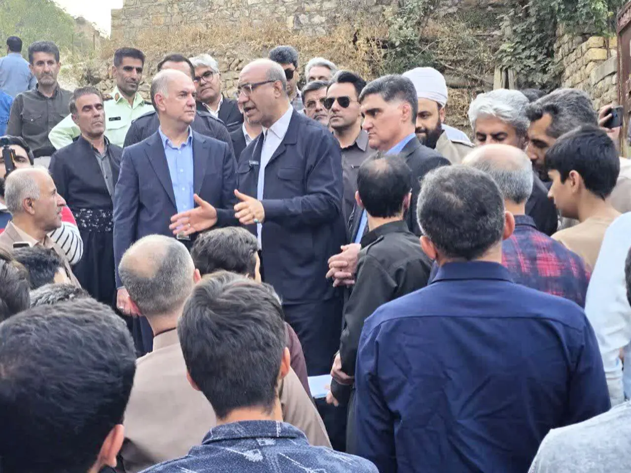  استاندار کرمانشاه دستور بررسی دقیق منشأ حادثه وتامین فوری آب سالم باینگان را صادر کرد+فیلم