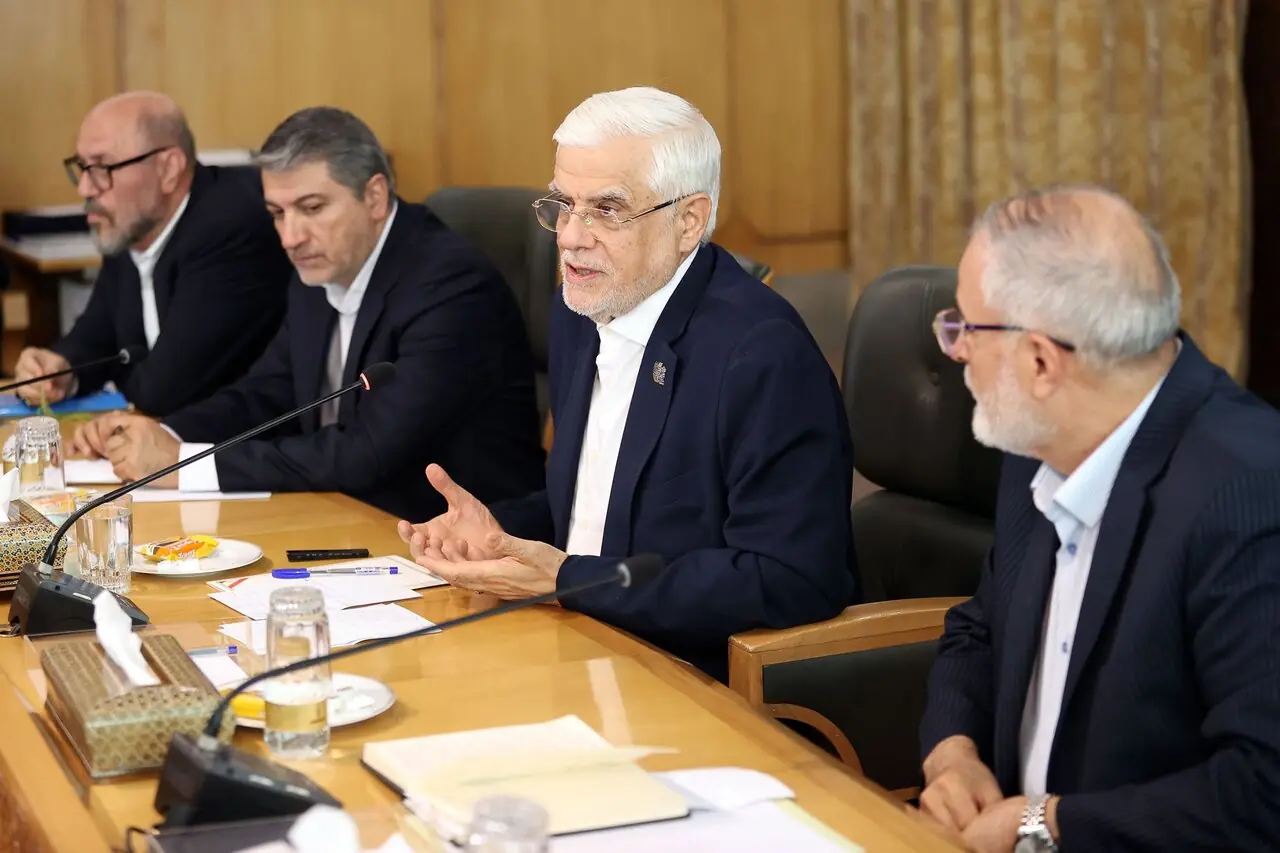 عارف: اربعین سرمایه معنوی و الگویی از آزادی، اخلاق و شجاعت است