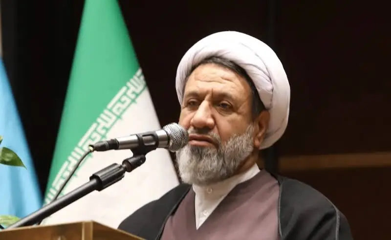 امام جمعه کرمان: رهبر شهید انقلاب برای دفاع از جمهوریت و اسلامیت نظام محکم ایستاد