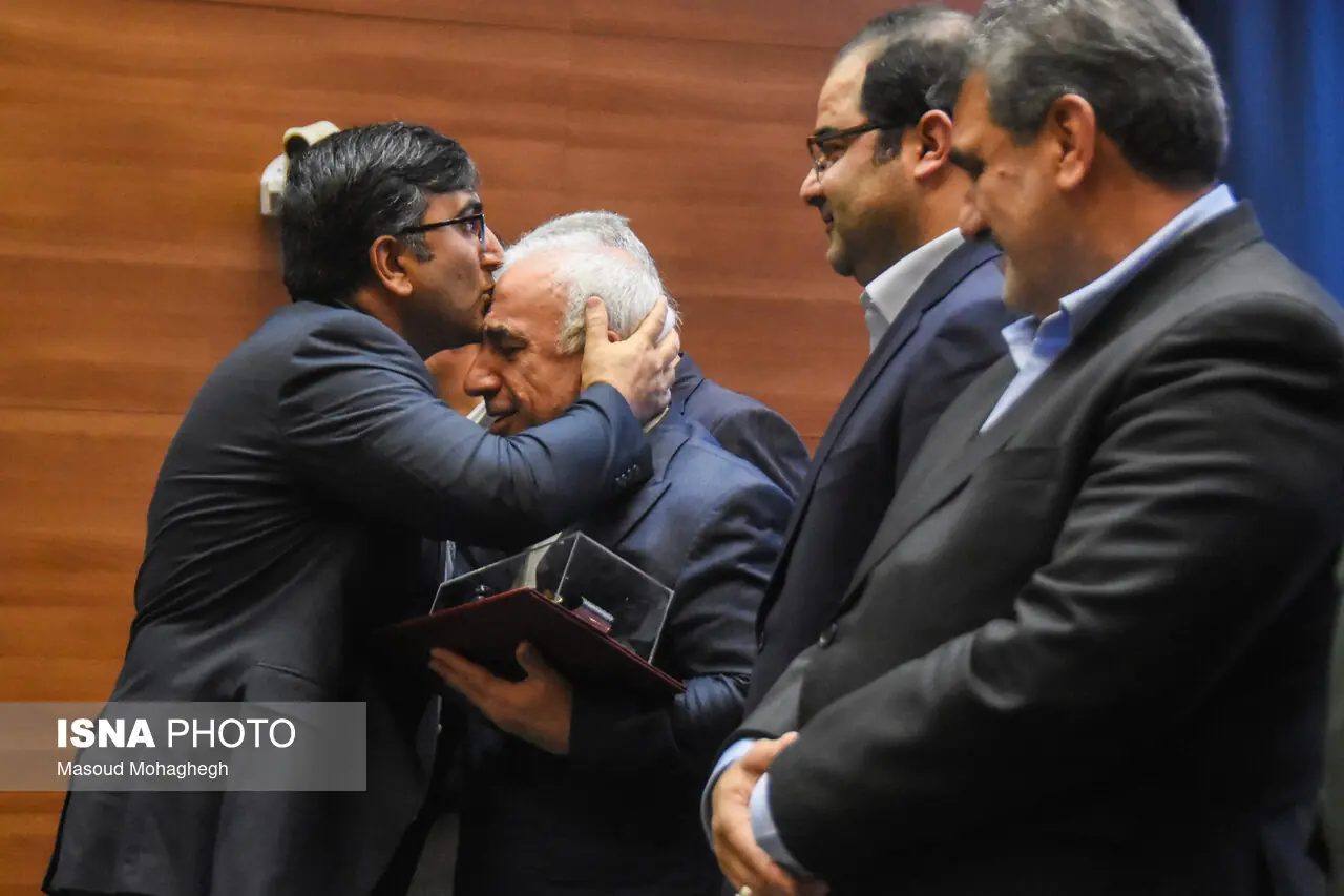 آیین تجلیل از صنعتگران، معدنکاران و صادرکنندگان برگزیده استان سمنان
