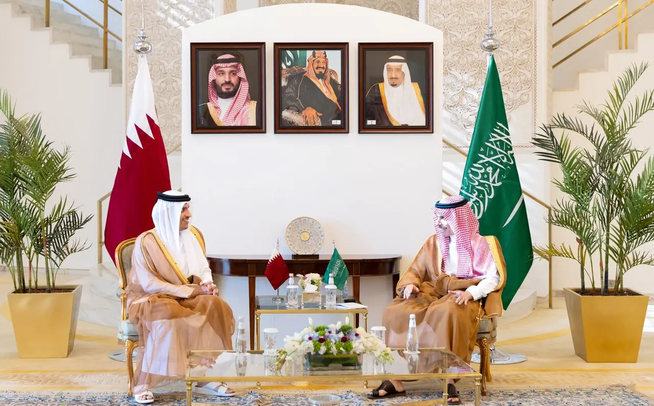دیدار و گفتوگوی وزیران خارجه عربستان و قطر درباره مسائل منطقه