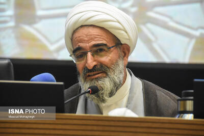 امام جمعه سمنان: فعالان اقتصادی سربازان خط مقدم جبهه اقتصادی هستند