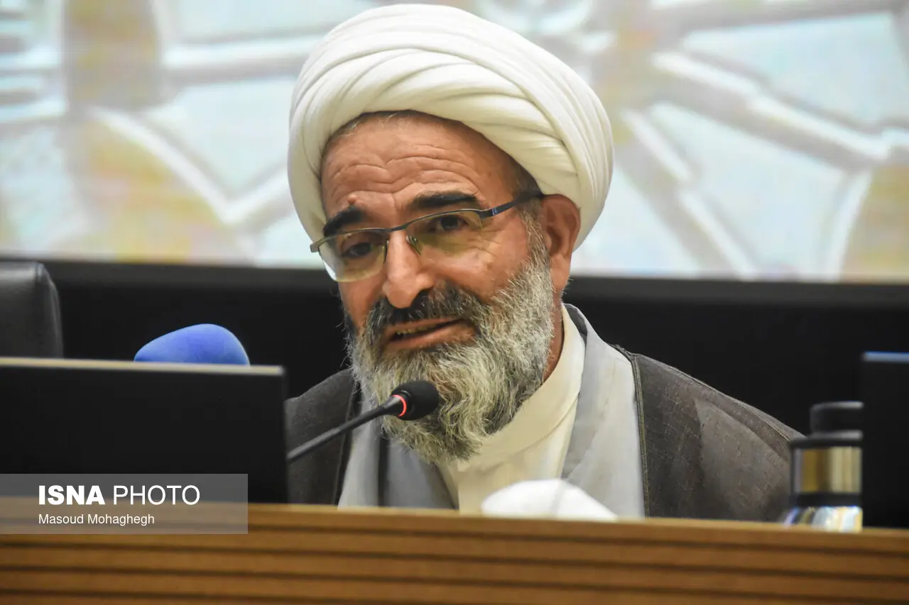  امام جمعه سمنان: فعالان اقتصادی سربازان خط مقدم جبهه اقتصادی هستند