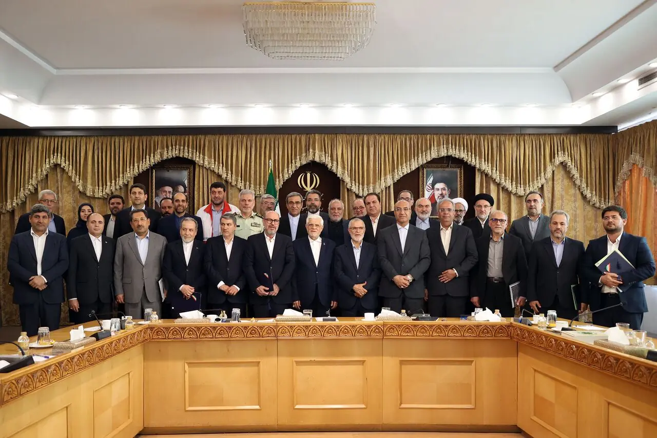 عارف: حج و اربعین مکمل یکدیگر در مسیر تقویت وحدت امت اسلامیاند
