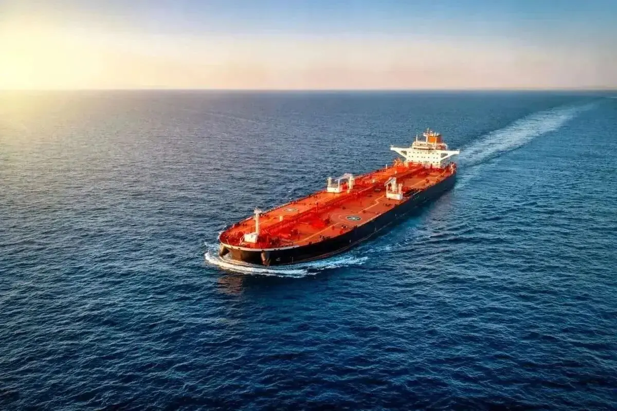 دیروز 2 نفتکش غول پیکر مرتبط با چین، در تنگه هرمز مسیر خود را تغییر دادهاند