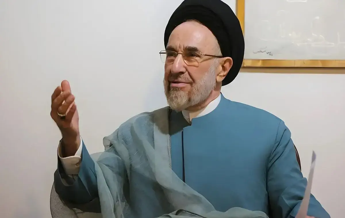 سیدمحمد خاتمی: بعضیها میگویند ما حیاتمان در جنگ است/ میگویند اول پدر آمریکا را در اینجا درمیآوریم بعد میرویم در قلب آمریکا با او میجنگیم؛ آخر با کدام واقعیتها/ ویدئو