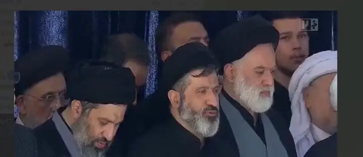 ببینید | حضور فرزندان رهبر شهید انقلاب در مراسم چهلمین روز تشییع و تدفین