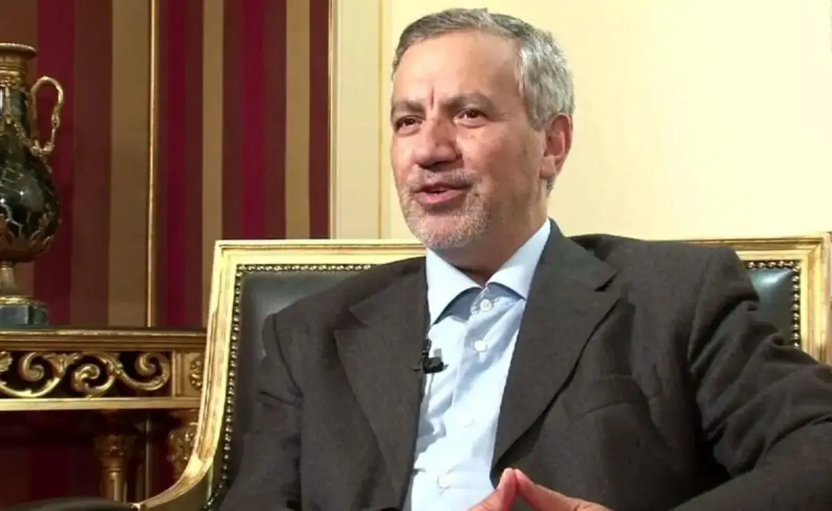 دفاع مهاجرانی از داریوش؛ او «خواننده محبوب» جوانی ما بود/ سلطنتطلبان او را مفنگی خواندند درحالی که رضاشاه تریاکی و یکی از علل مرکش افراط در الکل بود