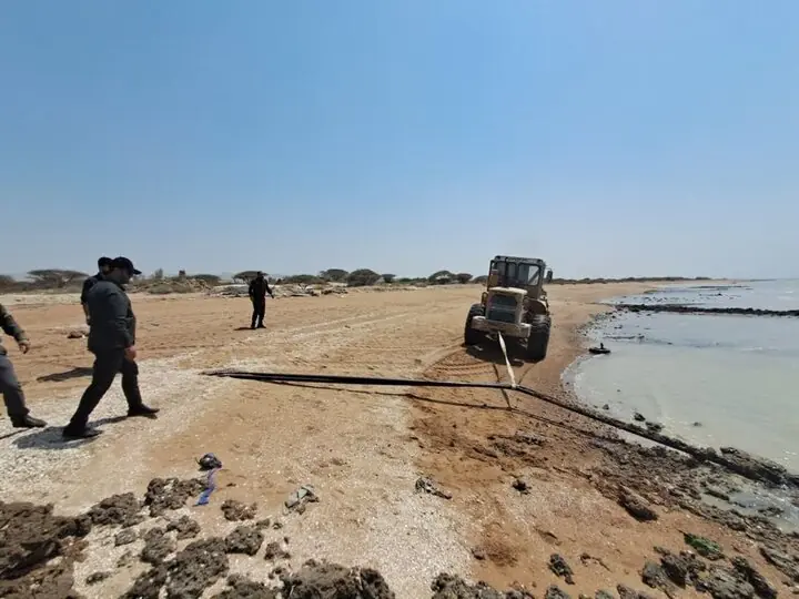انهدام خط لوله انتقال سوخت قاچاق در سواحل میناب
