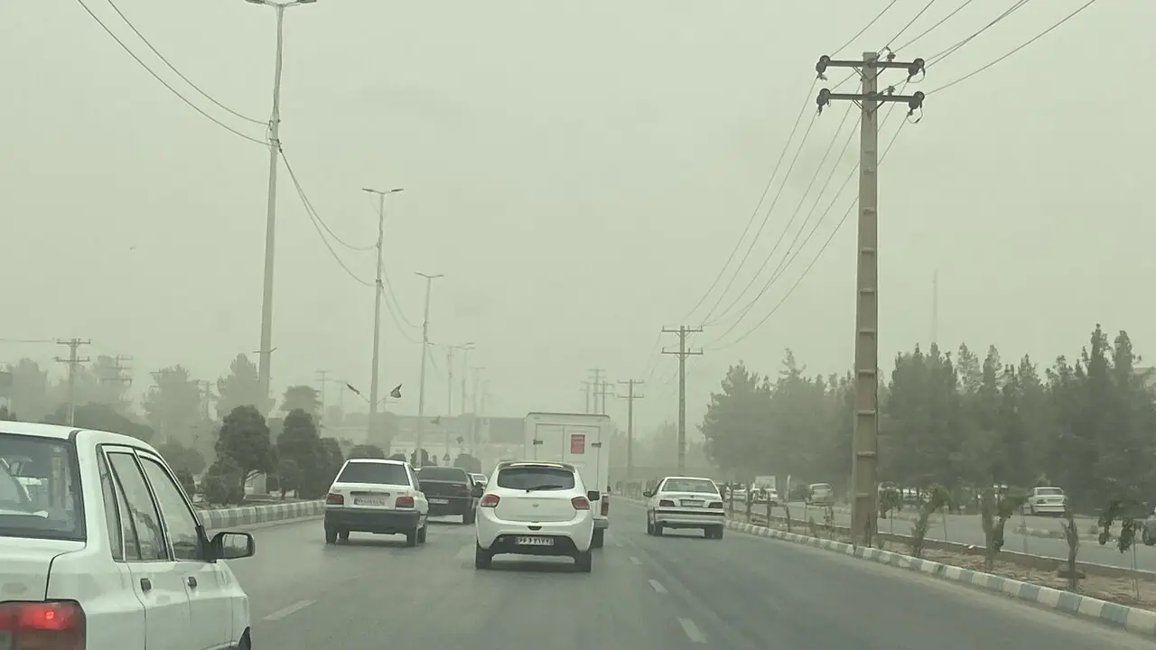 هوای خطرناک در اهواز؛ هجوم گرد و خاک به آسمان خورستان