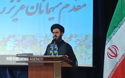 امام جمعه گرمسار: گرهگشایی از مردم بالاترین رسالت مسئولان است