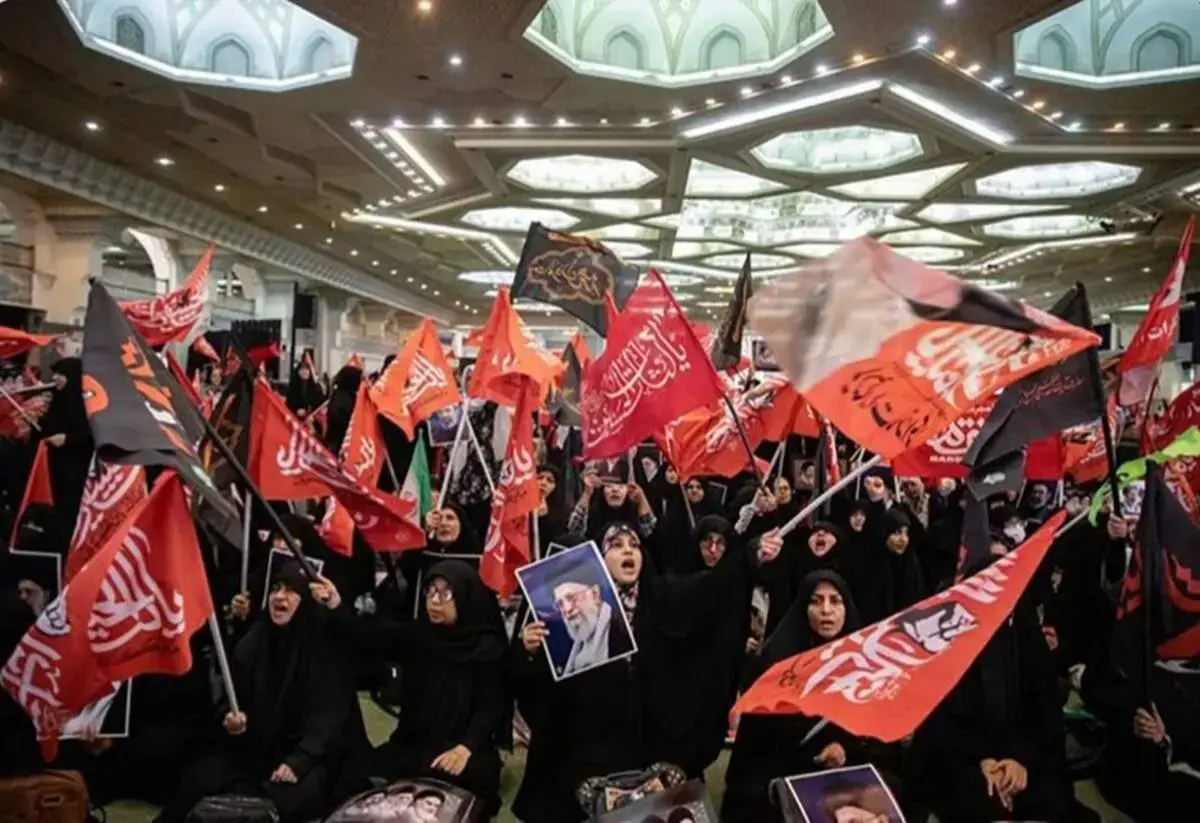 فرزندان سردار سلیمانی و دختر سردار سلامی در چهلم رهبر شهید