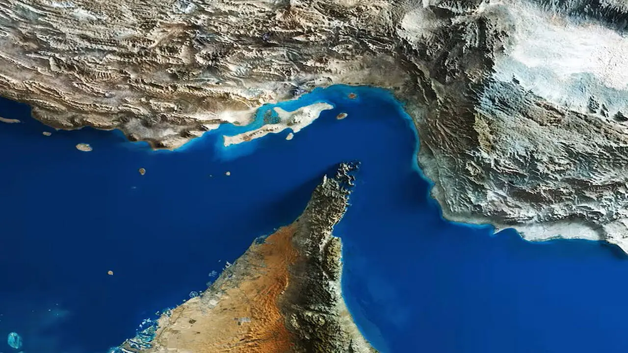 تردد در تنگه هرمز کاهش یافت