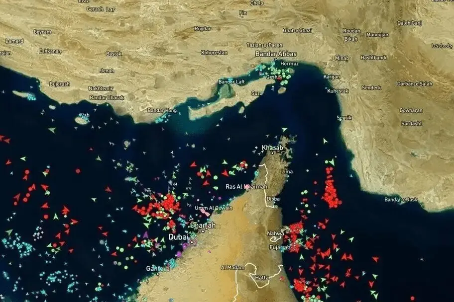 کاهش تردد در تنگه هرمز
