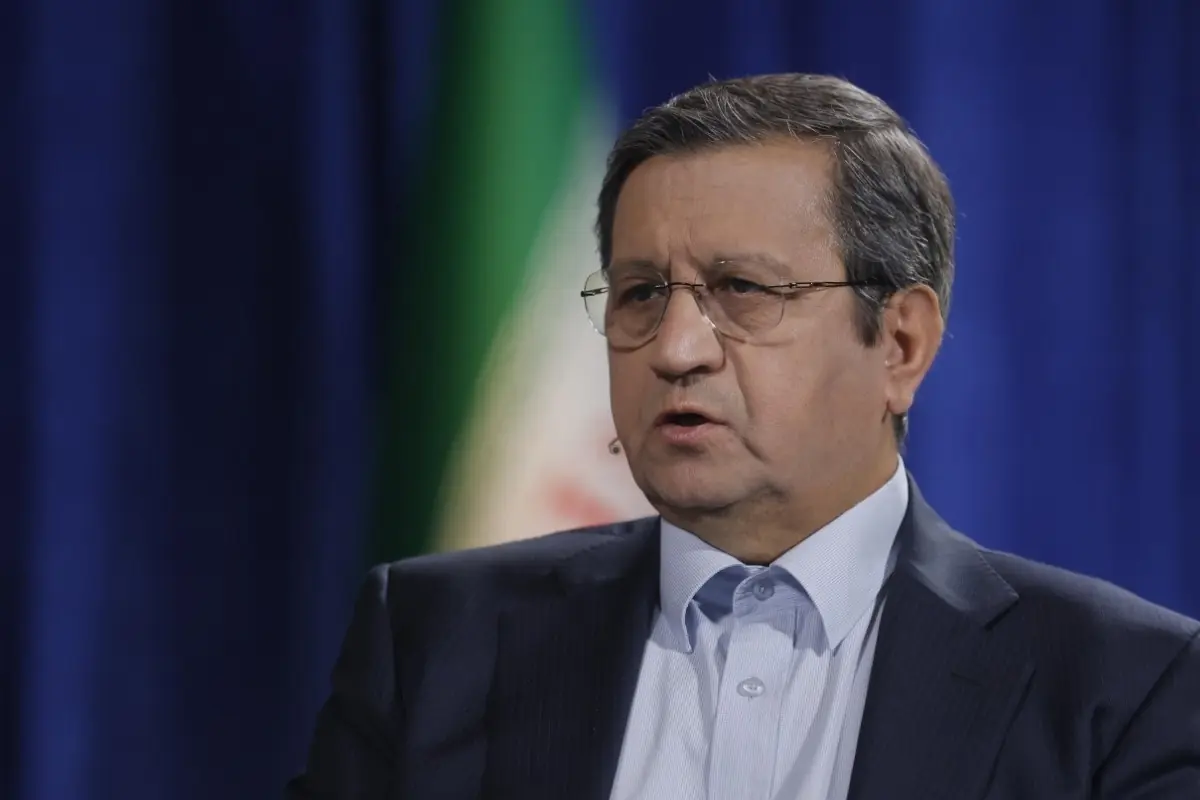 همتی: مشکلات بانکی ایران و عراق طی هفتههای آینده برطرف میشود | نگران تامین کالاهای اساسی و دارو نباشید + فیلم
