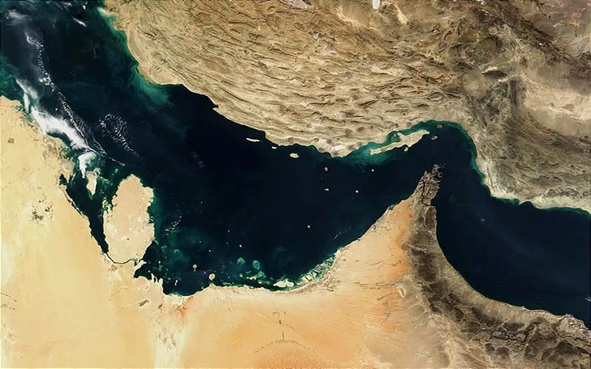 تردد کشتیها در تنگه هرمز کاهش یافت