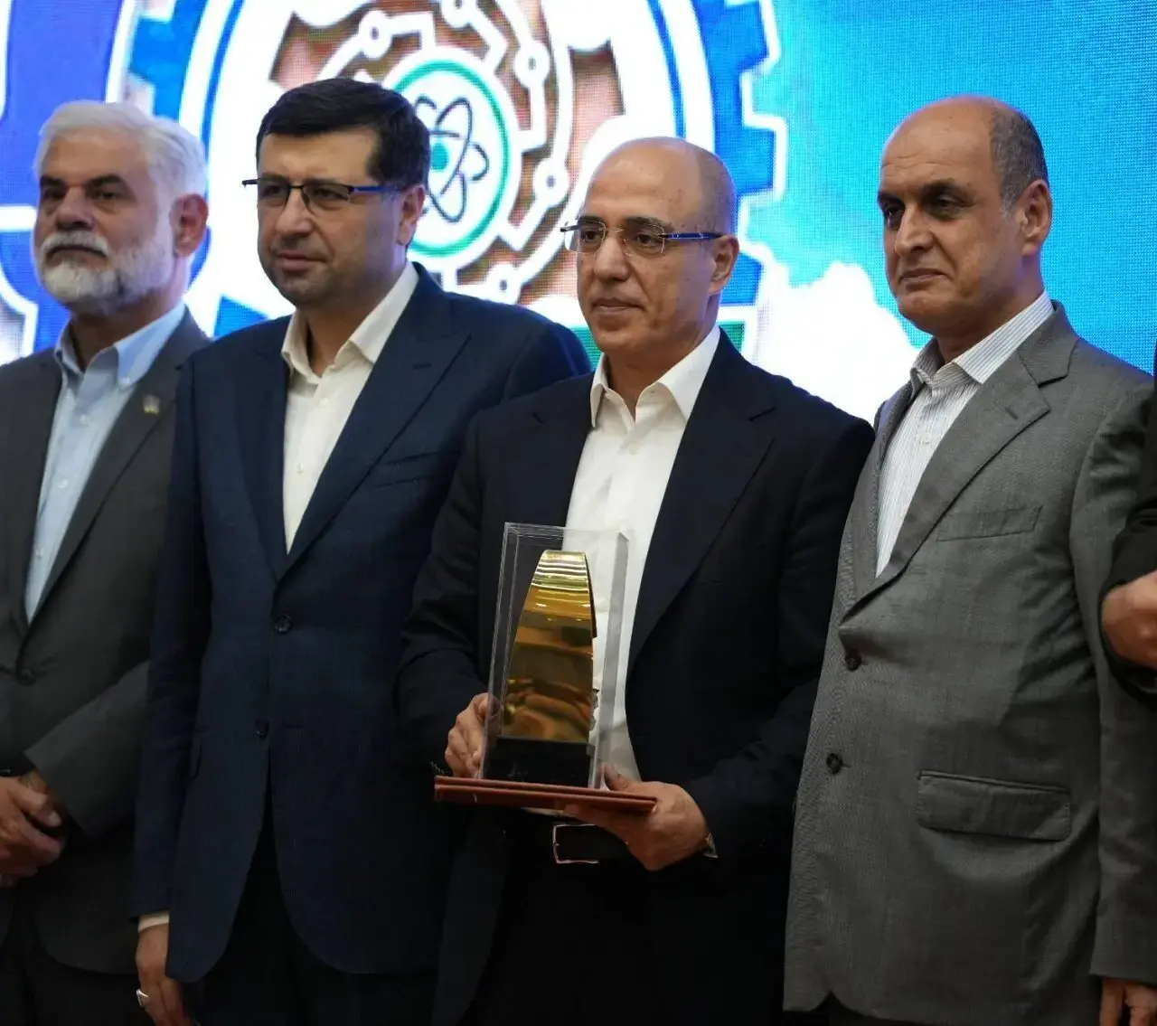 صنعت دارو بدون سرمایهگذاری به سرنوشت صنعت برق دچار میشود